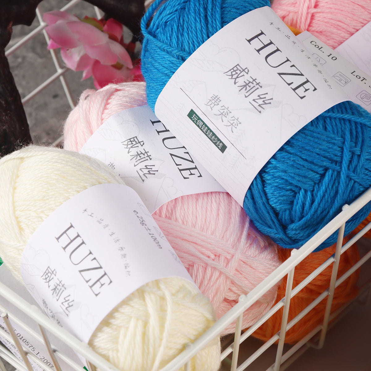 Huze Doll Yarn 50% Acrylic 42% Nylon 8% Wool （10 balls）